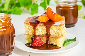 Бисквит с карамелью