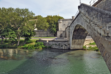 Fototapeta na wymiar Avignone, il ponte Benezet