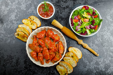 Hot chicken wings, habanero souce, salad