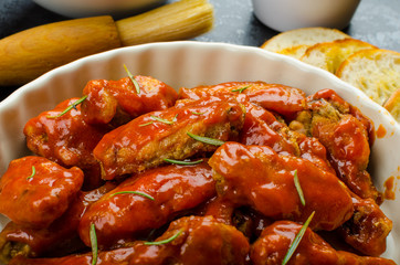 Hot chicken wings, habanero souce, salad