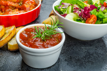Hot chicken wings, habanero souce, salad