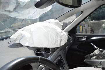 Airbag lato passeggero scoppiato