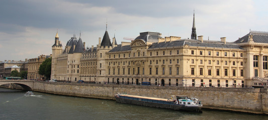 Conciergerie à Paris