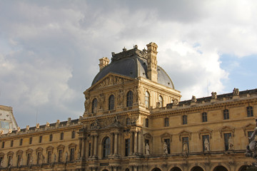 Fototapeta na wymiar Musée du Louvre à Paris