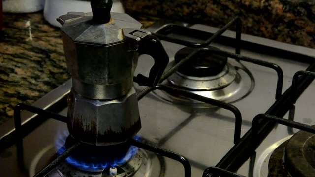 352