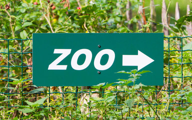 Green zoo' sign