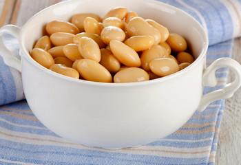 White beans   in a   bowl
