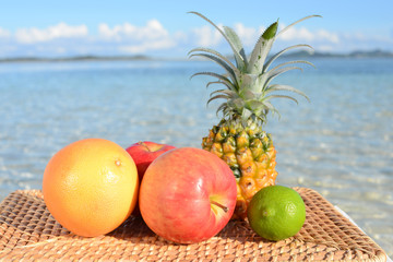 南国の美しいビーチとフルーツ