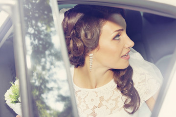 Fototapeta na wymiar beautiful bride sitting in the car