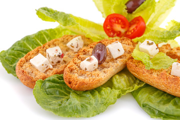 Rusks with vegetables