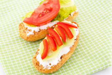 Sandwiches with rusks and vegetables