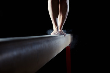feet of gymnast on balance beam - 71035913