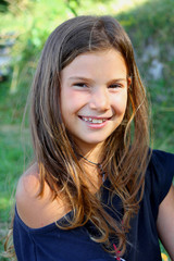 RAGAZZINA CHE SORRIDE