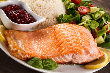Grilled salmon and vegetables