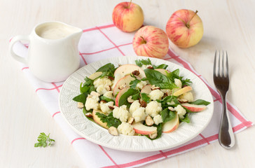 Cauliflower salad with apples and nuts