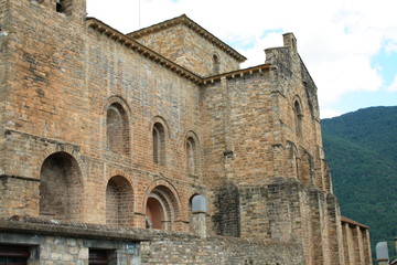 Fototapeta na wymiar San Pedro de Siresa Monastery