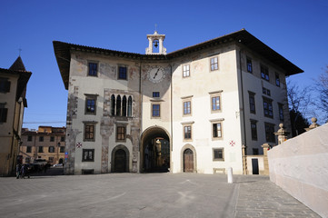 Fototapeta na wymiar Ancient building in the square of the Scuola Normale di Pisa