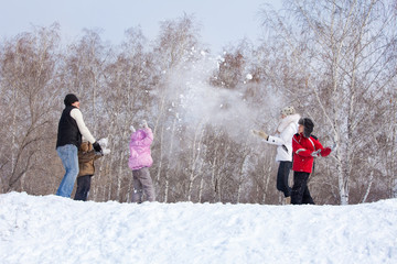Family playing snowball