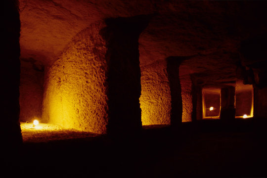interno piramide di micerino faraone piana di giza cairo egitto