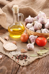 garlic, sea salt, pepper, sunflower oil, bay leaf, onion and tom