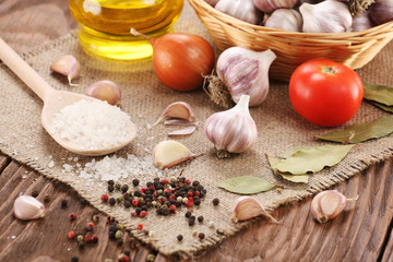 garlic, sea salt, pepper, sunflower oil, bay leaf, onion and tom