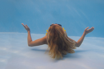 Fototapeta na wymiar Young woman swimming underwater
