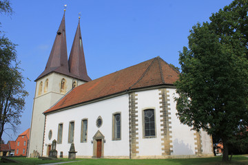 Fototapeta na wymiar Hohenhameln: Ev. St.-Laurentius-Kirche (Niedersachsen)