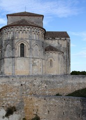 Fototapeta na wymiar eglise sainte radegonde, talmont-sur-gironde