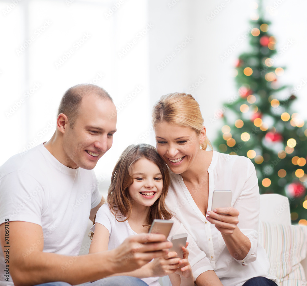 Sticker happy family with smartphones