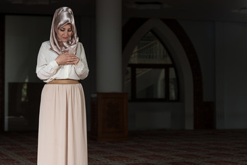Fototapeta na wymiar Humble Muslim Prayer Woman