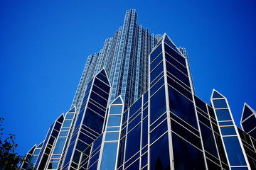 Obraz premium Towers of Glass and Steel Point Skyward