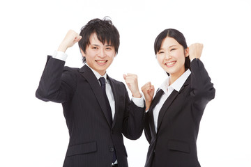 ガッツポーズするビジネスウーマンとビジネスマン