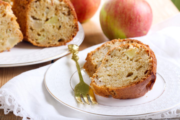 Spicy apple ring cake