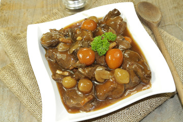 plat de boeuf bourguignon