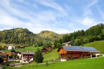 Fototapeta na wymiar Abtei/Badia - Gadertal - Dolomiten - Alpen