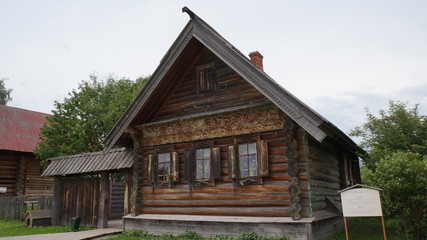 Fototapeta na wymiar Изба-дом российского крестьянина