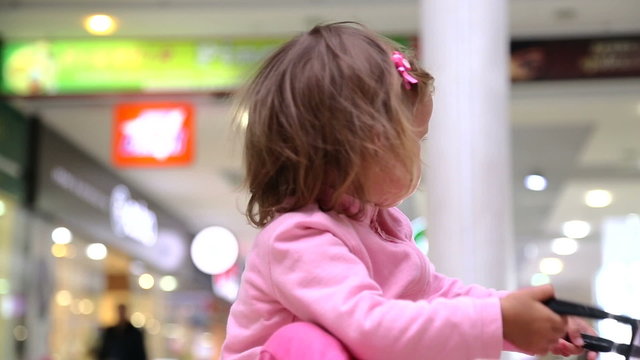 Child playing on the floor in the mall chopin.
