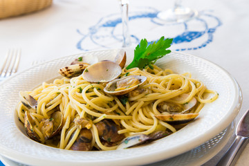 Spaghetti con vongole veraci