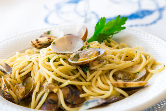 Spaghetti con vongole veraci