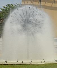fontaine de jets d'eau en forme de sphère