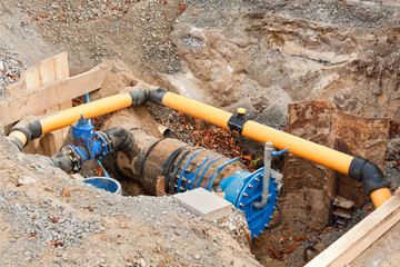 Bauarbeiten an einer grossen Frischwasserleitung