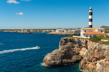 Fototapeta na wymiar XXX - Steilküste mit Leuchtturm von Portocolom, Mallorca - 3615