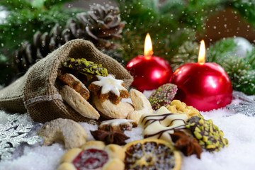 Weihnachtsgebäck im Jutesäckchen