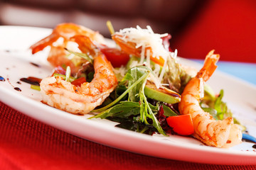 salad with shrimps