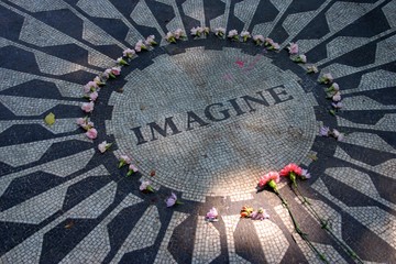 Strawberry Fields in Central Park, New York City ..