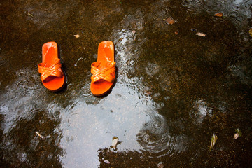 flip-flop in rain