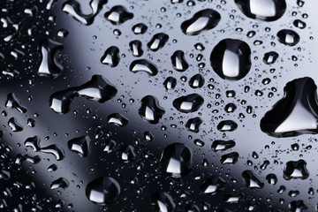 Fototapety  abstrakcyjne krople wody na polerowanej powierzchni ze stali nierdzewnej