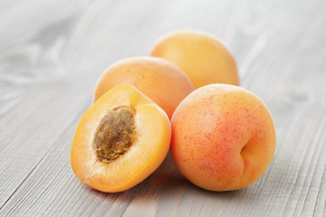 Naklejka na ściany i meble ripe juicy apricots on wooden table