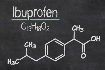 Schiefertafel mit der chemischen Formel von Ibuprofen