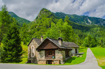 House in Locarno's mountain - Mogno